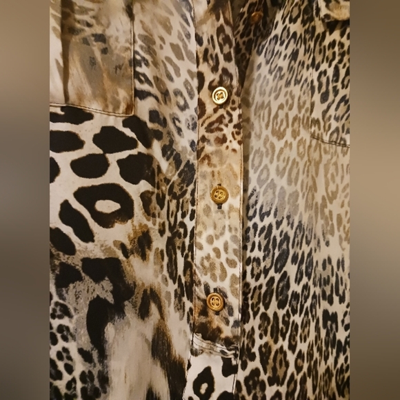 Chicos Animal Print Silky Flowy Popover Buttons - Picture 2 of 11